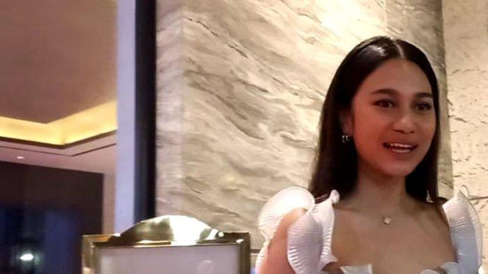 Banyak yang mendoakan selebgram Nurul Azizah alias Azizah Salsha, istri pemain sepak bola Pratama Arhan , agar segera memiliki momongan.