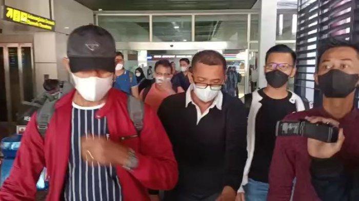 Ditangkap KPK, Bupati Kepulauan Meranti Muhammad Adil Tiba di Bandara