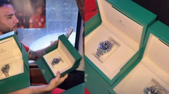 HADIAH PRABOWO -- Pemain Timnas Indonesia, Justin Hubner saat memperlihatkan hadiah dari Prabowo usai jamuan makan siang di kediaman Prabowo di Jalan Kertanegara, Jakarta Selatan, pada Jumat (6/6/2025).