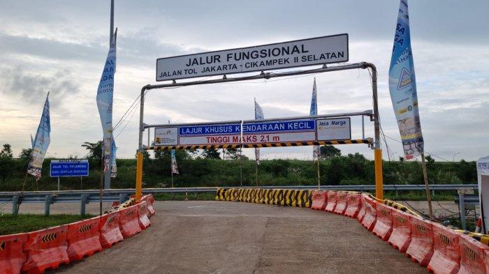 JAPEK II SELATAN - Pintu masuk ruas Tol Jakarta Cikampek (Japek) II Selatan di wilayah Sadang, Purwakarta. Jalur fungsional sepanjang 31,25 km ini dioperasikan hari ini Rabu, 2 April 2025, dari pukul 07.00 WIB sampai 17.00 WIB sesuai diskresi kepolisian.