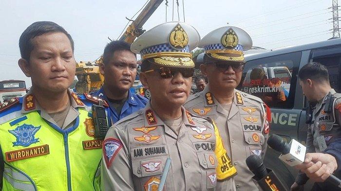 Kakorlantas Polri Irjen Aan Suhanan di lokasi kejadian kecelakan KM 58 Tol Jakarta-Cikampek kepada awak media pada Senin (8/4/2024).
