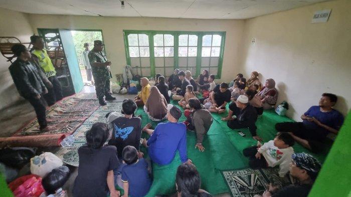 Sebanyak sembilan warga Rawabelong, Jakarta Barat, mengalami luka-luka setelah bus pariwisata yang mereka tumpangi terguling di Jalan Alternatif Taman Safari, Kampung Panjang, Desa Citeko, Kecamatan Cisarua, Kabupaten Bogor, Jawa Barat.