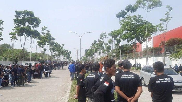Sebanyak 13 Ormas-LSM dan Karang Taruna berkomitmen menjaga kondusifitas kawasan industri di wilayah Karawang, Jawa Barat.