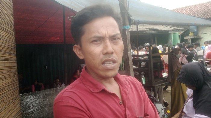 Seorang pedagang nasi goreng, Ahmad (39), mengeluh lantaran tak bisa berdagang imbas langkanya gas melon di Cikupa, Kabupaten Tangerang, pada Senin (3/2/2025).