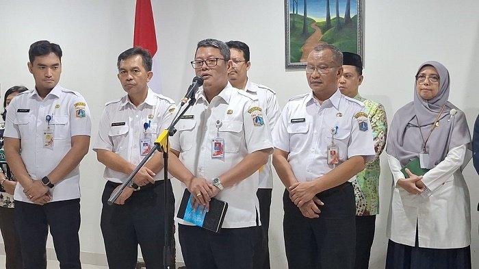 Dinas Pendidikan DKI Jakarta tidak memberikan sanksi pemecatan kepada sejumlah siswa yang makan direstoran siap saji menghina warga Palestina, beberapa waktu lalu. Plt Kepala Dinas Pendidikan DKI, Budi Awaluddin mengatakan, ada sekira lima siswa dari empat sekolah berbeda diberikan sanksi skorsing selama satu Minggu.