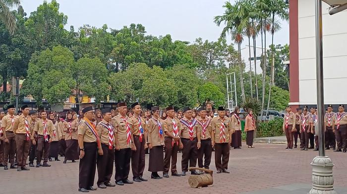 GURU BERKARAKTER - Ratusan mahasiswa Pendidikan Profesi Guru (PPG) Fakultas Keguruan dan Ilmu Pendidikan (FKIP) Universitas Singaperbangsa Karawang (Unsika) mengikuti Kursus Mahir Dasar (KMD) Pramuka.
