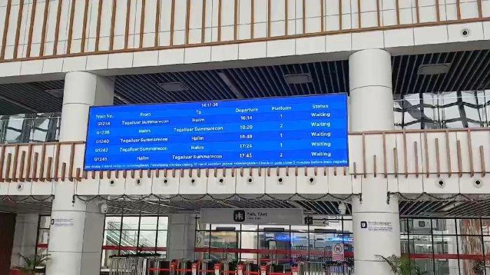 Suasana Stasiun Whoosh Karawang yang telah resmi melayani perjalanan kereta cepat Jakarta-Bandung