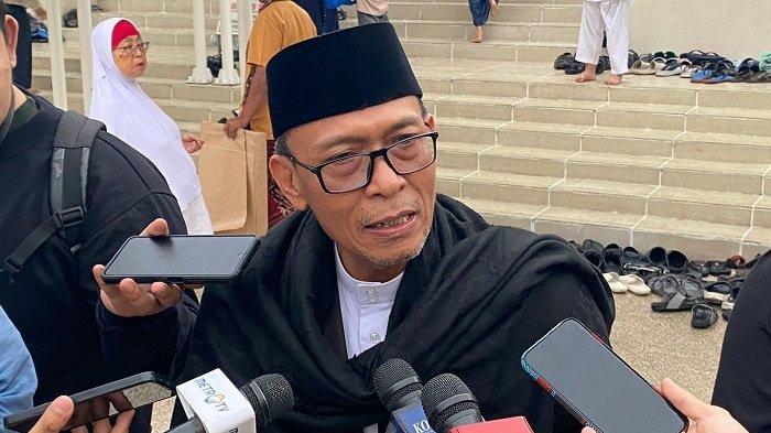 Kepala Kantor Masjid Agung Al-Azhar, Tatang Komara, saat ditemui di depan Masjid Agung Al-Azhar, Kebayoran Baru, Jakarta Selatan, pada Minggu, 16 Juni 2024.