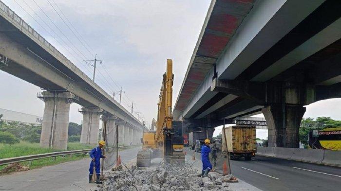 PERBAIKAN JALAN TOL - Jasa Marga memperbaiki kerusakan di ruas Jalan Tol Jakarta-Cikampek (Japek) menjelang momen mudik Lebaran Idulfitri 2025.