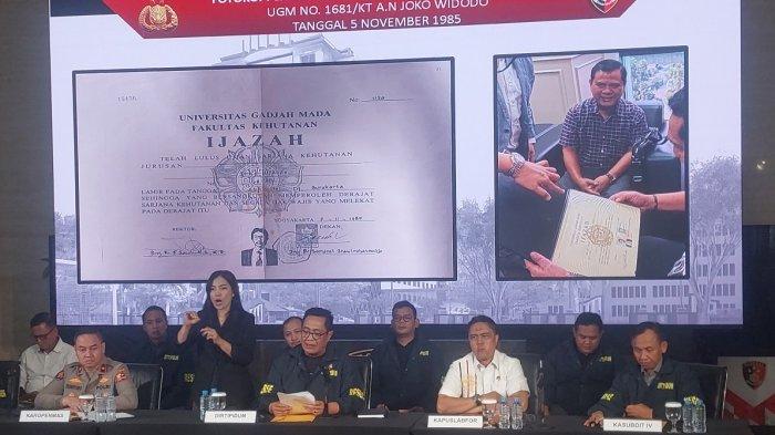 IJAZAH JOKOWI - Bareskrim Polri membeberkan hasil uji laboratorium forensi terhadap ijazah sarjana Fakultas Kehutanan Universitas Gadjah Mada Presiden ke-7 RI, Joko Widodo (Jokowi). Hal itu disampaikan Dirtipidum Bareskrim Polri Brigjen Djuhandhani Rahardjo Puro di Mabes Polri, Jakarta Selatan, Kamis (22/5/2025).