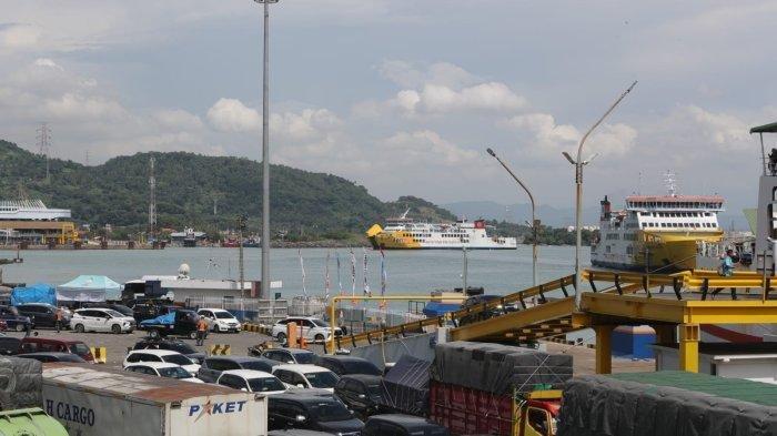 PT ASDP Indonesia Ferry (Persero) mencatat, pergerakan penumpang dan kendaraan kecil masih ramai lancar pada H-5 periode Natal 2024 dan Tahun Baru 2025.