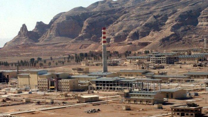 FASILITAS NUKLIR IRAN - Jet siluman B-2 Spirit milik AS, dilaporkan beraksi dalam misi rahasia menyerang situs nuklir Iran. Jet tempur AS dikabarkan membawa bom seberat 13 ton.