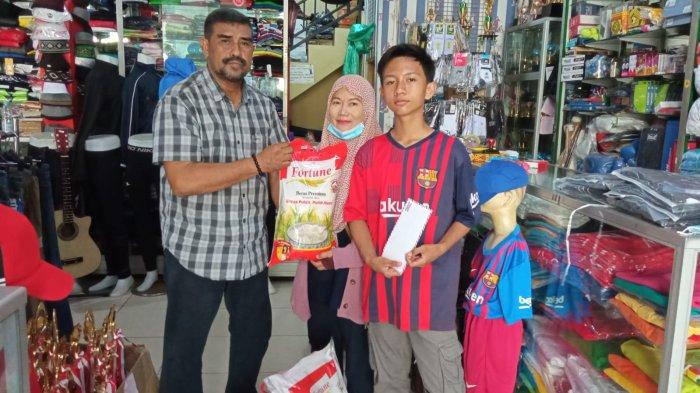 Hatta Kunjungi Keluarga Almarhum Budi Setiawan Sebelum Belitong FC ...