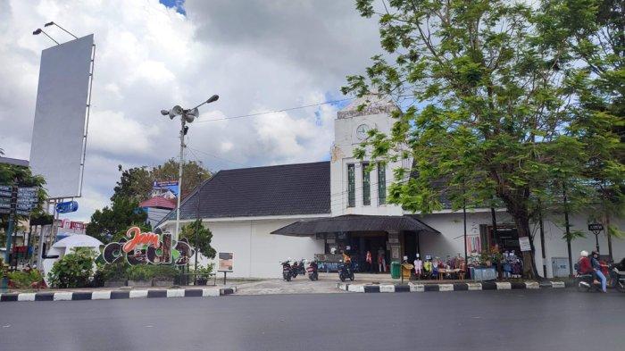 Jam Gede di kawasan Bundaran Satam, Kecamatan Tanjungpandan, Kabupaten Belitung, yang menjadi satu dari objek diduga Cagar Budaya di Belitung. Foto diambil  beberapa waktu lalu.