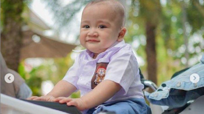 Intip Harga Outfit Rayyanza 'Cipung' Gaya Ala Dilan 1991, Warganet