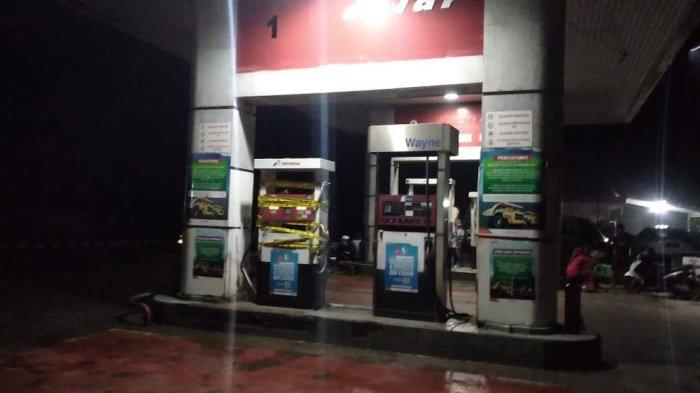 Pegawai SPBU dan Pengerit Solar di SPBU Sungai Manggar di Belitung ...