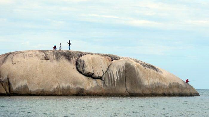 Pantai Penyabong. (Posbelitung.co)