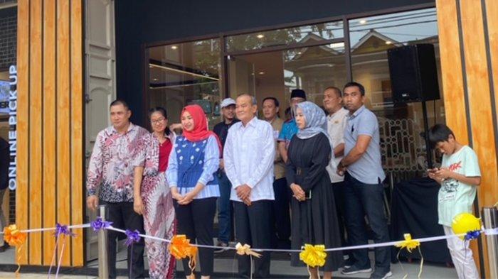 Peresmian HokBen di Kota Pangkalpinang, yang diihadiri langsung oleh Istri Wali Kota Pangkalpinang Monica Haprinda, Wakil Wali Kota Pangkalpinang M Sopian dan Sekretaris Satgas Halal Bangka Belitung, Iwan Setiawan, Sabtu (15/7/2023),