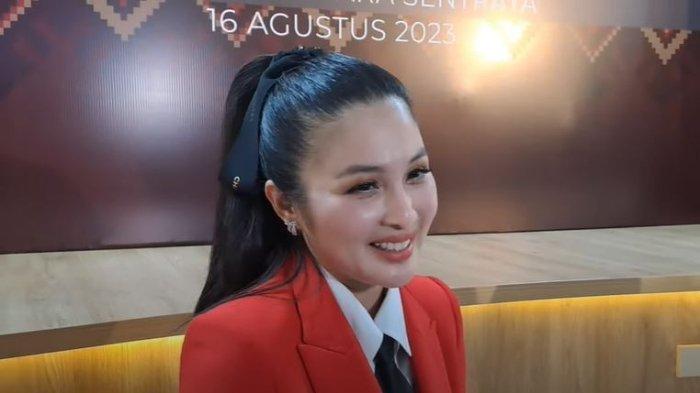 Sandra Dewi kini tengah menikmati momen mengurus anak di tengah kesibukannya bekerja.