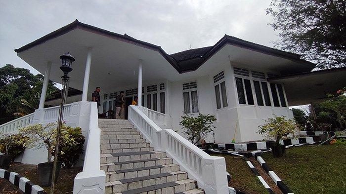 Eks Rumah Tuan Kuase di Tanjungpandan, Belitung, yang kini menjadi mes Pemerintah Provinsi Kepulauan Bangka Belitung yang disebut Mes Bougenville.