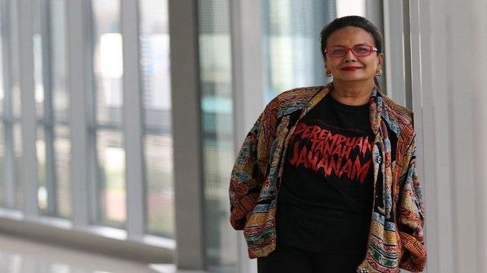Aktris Christine Hakim berpose seusai sesi wawancara promo film Perempuan Tanah Jahanam, di Kompas.com, Jumat (20/9/2019).