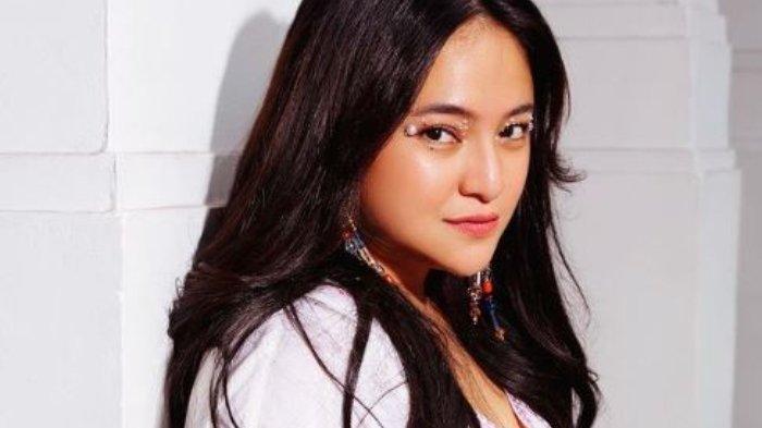 Marshanda singgung soal lika-liku kehidupan hingga ungkap alasan merilis buku baru.