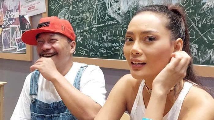 Iwa K dan Erika Carlina cerita soal adegan seks mereka dalam serial Madame Rose di kawasan Senayan Jakarta Selatan, Minggu (5/10/2023)