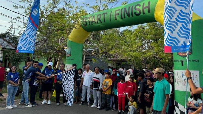 Pelepasan peserta jalan sehat dalam rangka memperingati HUT ke-66 Bank Sumsel Babel, Minggu (5/11/2023).