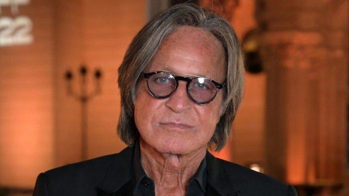 Pengusaha Palestina Mohamed Hadid berjalan di Karpet Merah pada hari ke-8 Festival Film Internasional Laut Merah, di Jeddah, Arab Saudi, pada 8 Desember 2022. -- Ayah Bella Hadid ini menceritakan kesulitan keluarganya saat Nakba tahun 1948.