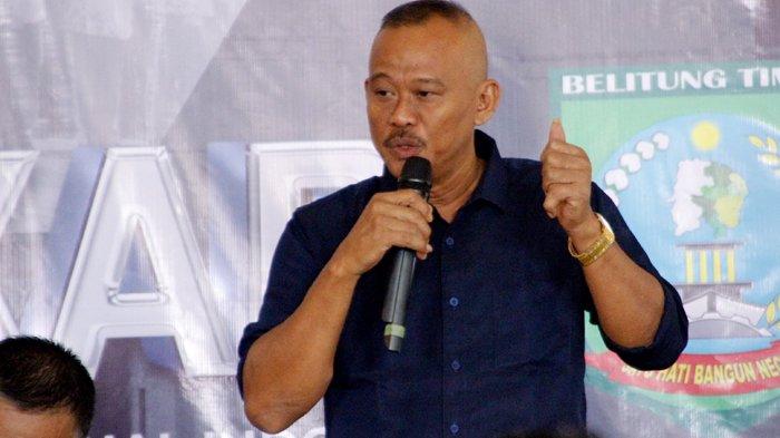 Ketua KONI Belitung Timur, Kamarudin, memberikan sambutan saat pembukaan Rakerkab Tahun 2023, Sabtu (2/12/2023).