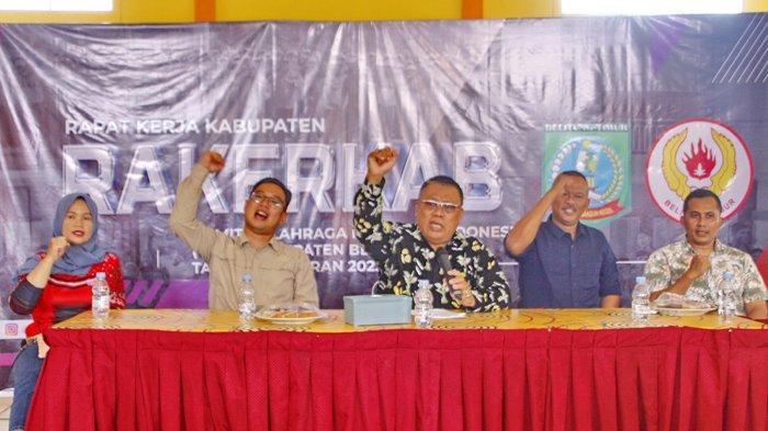 Wakil Bupati Belitung Timur Khairil Anwar membuka Rakerkab KONI Beltim 2023, Sabtu (2/12/2023).