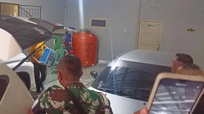 Momen barang berupa koper dan kardus dibawa dari kediaman diduga milik bos timah Wono oleh Kejagung RI.