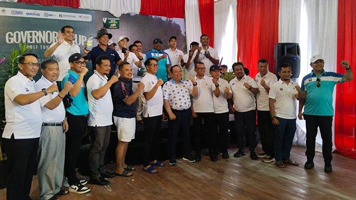 Peserta Governor's Cup Gold Tournament di Blackrock Belitung berfoto bersama, Sabtu (4/5/2024).
