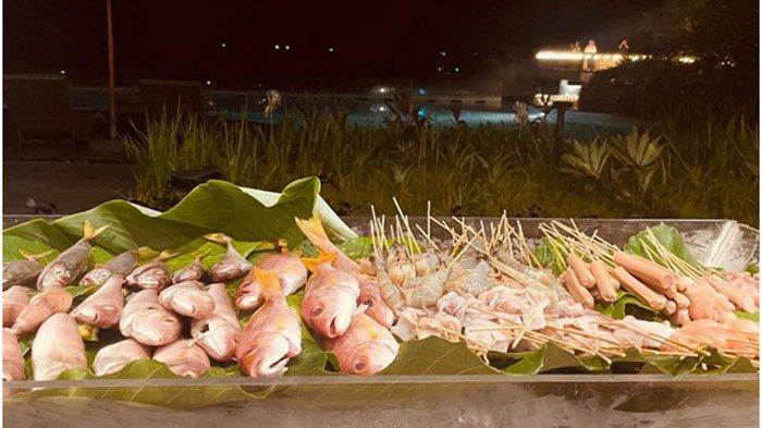 Aneka seafood dan makanan lain yang dihidangkan pada paket spesial All You Can Eat Fisherman Dinner di setiap malam minggu di di Swiss-Belresort Belitung.