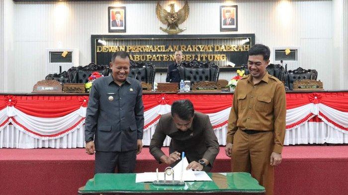 Penandatanganan persetujuan RPJPD 2025-2045 di DPRD Kabupaten Belitung, Senin (12/8/2024)