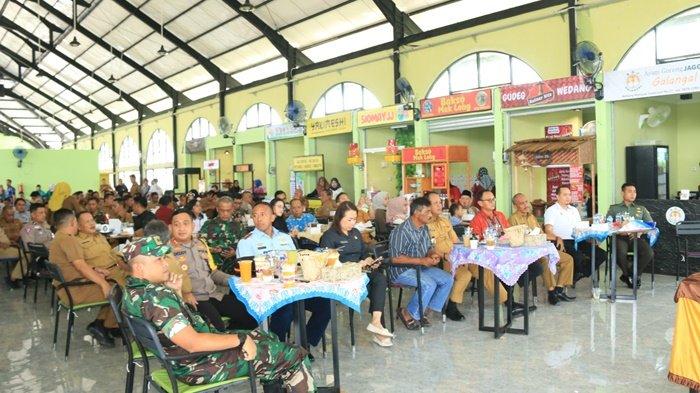 Suasana soft opening Belitung Mampau Food Court di Jalan Sriwijaya, Tanjungpandan, Senin (7/10/2024).