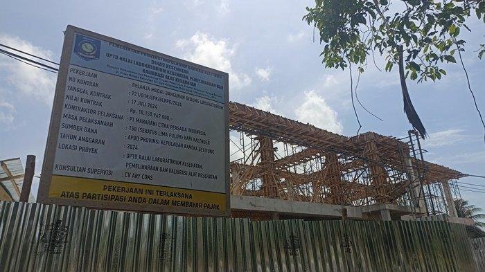 Gedung UPTD Balai Laboratorium Kesehatan, Pemeliharaan dan Kalibrasi Alat Kesehatan jadi sorotan karena bukan prioritas, Rabu (9/10/2024). 