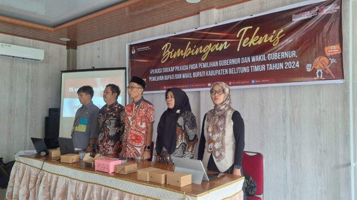 Jajaran Komisioner KPU Belitung Timur saat bimbingan teknis aplikasi Sirekap yang digelar di ruang pertemuan Rumah Makan Fega, Manggar, pada Minggu (13/10/2024).