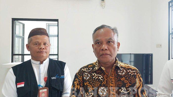 Kepala Kantor Regional VII BKN Palembang, Sumatera Selatan Margi Prayitno (baju batik).