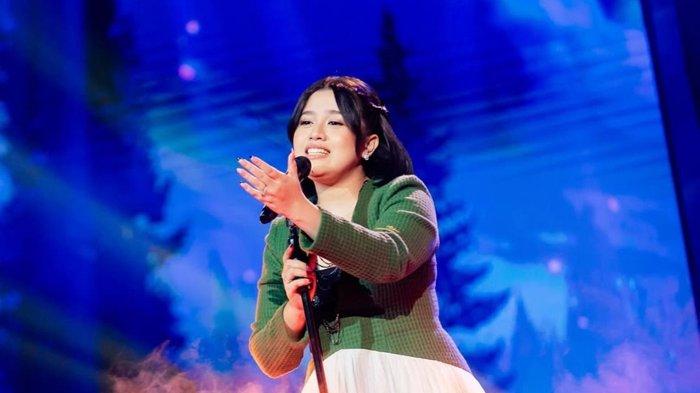 INDONESIAN IDOL - Malam ini, Shabrina Leanor, kontestan asal Belitung Timur, Provinsi Kepulauan Bangka Belitung. akan kembali tampil menghibur para penggemarnya di panggung Indonesian Idol Season XIII. Di babak 11 besar ini, kontestan akan membawakan lagu bertema soundtrack film.