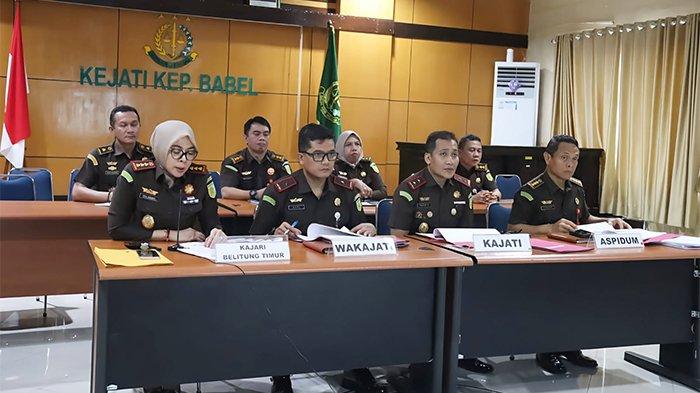 EKSPOSE DENGAN JAMPIDUM- Kepala Kejaksaan Provinsi Kepulauan Bangka Belitung didampingi Wakil Kepala Kejaksaan Negeri Provinsi Kepulauan Bangka Belitung, Asisten Tindak Pidana Umum, Kepala Kejaksaan Negeri Kabupaten Belitung Timur, Kepala Seksi Pidana Umum dan Jaksa fasilitator, memimpin ekspose dengan Jaksa Agung Muda Bidang Tindak Pidana Umum.