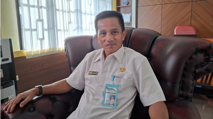 SUKINDA - Wakil Ketua SPMB Bangka Belitung, Sukinda. Ia mengemukakan, di hari pertama pendaftaran SPMB jalur afirmasi dan prestasi jenjang SMA dan jalur afirmasi jenjang SMK, Selasa (10/6/2025), terdapat 2.967 siswa mendaftar.