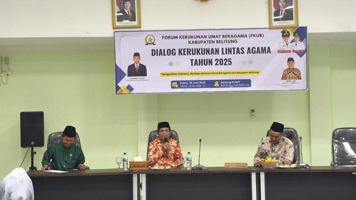 DIALOG LINTAS AGAMA -- Foto bersama Dialog Kerukunan Lintas Agama yang berlangsung di Gedung PLHUT Kantor Kementerian Agama Kabupaten Belitung, Sabtu (28/6/2025).