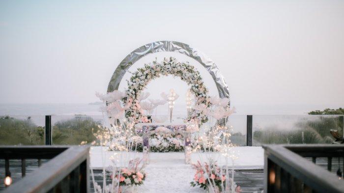 Desain Pernikahan suasana pantai di Swiss belresort Belitung