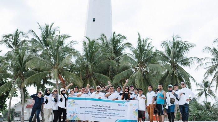 Peserta media gathering PLN UIW Babel Tahun 2024 saat melaksankan Island Hopping  dan Fun Game di Pulau Lengkuas, dan Pulau Kelayang Belitung