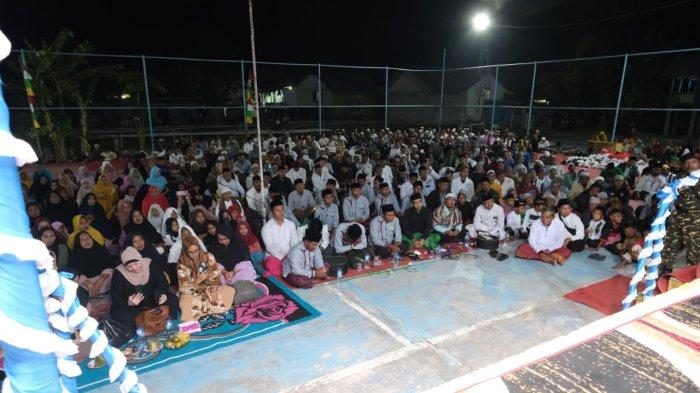 Tampak Jama'ah Maulid antusias mendengarkan siraman rohani oleh Syekh Ammar Alrafati Al Jilani Al Hasani