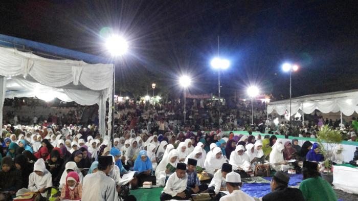 Ribuan Umat Muslim Belitung Berdzikir dan Bersholawat - Posbelitung.co