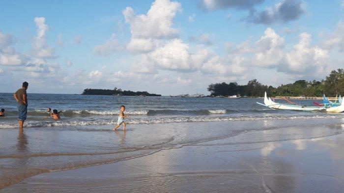 Suasana Pantai Burung Mandi.