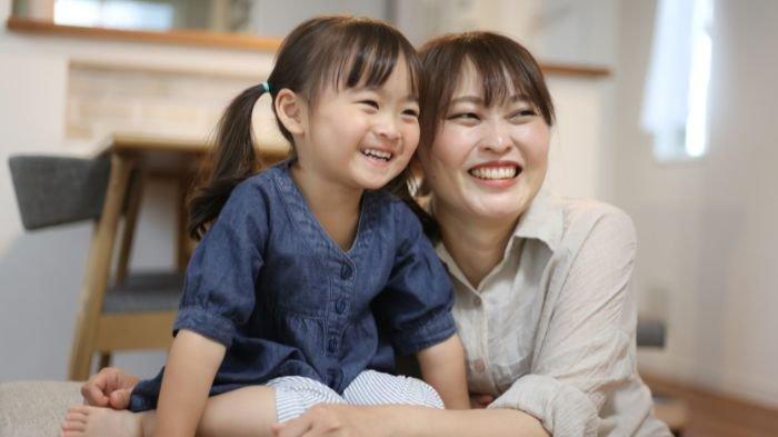Foto ibu dan anak. Arti Mimpi Bertemu Anak Kecil Ternyata Simbol Damai untuk Diri Sendiri