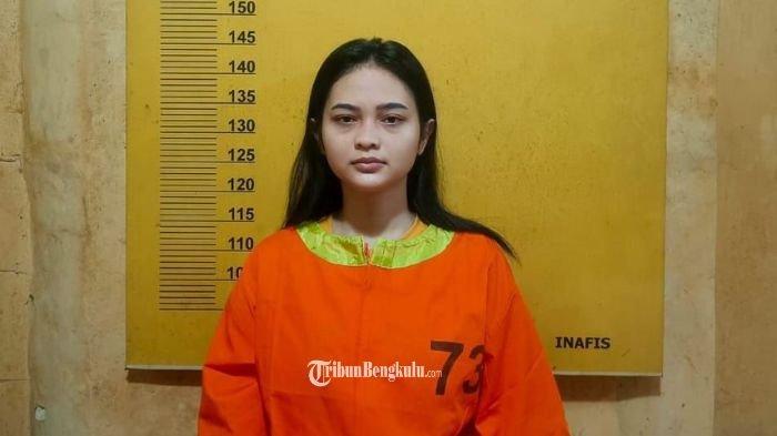 Foto Marisa Putri alias MP. BIODATA dan PROFIL Lengkap MP, Mahasiswi Pekanbaru Tabrak Emak-Emak hingga Tewas, Resmi Pakai Baju Tahanan